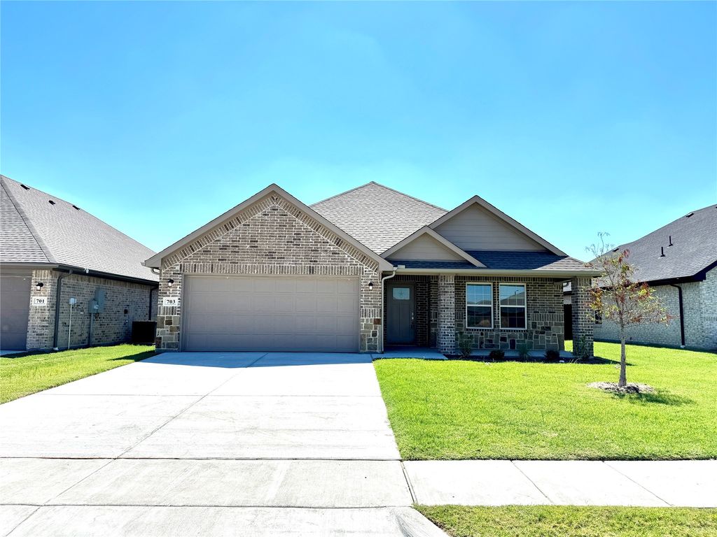 703 Moseley Lane, Greenville, TX 75402