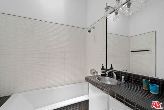 810 Bramble Way, Los Angeles, CA 90049