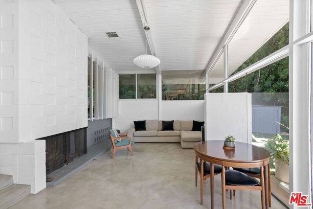 810 Bramble Way, Los Angeles, CA 90049