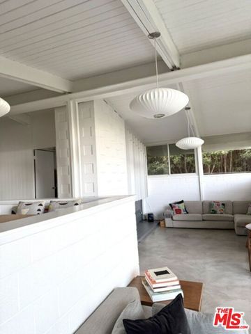 810 Bramble Way, Los Angeles, CA 90049