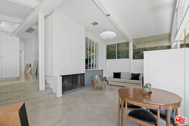 810 Bramble Way, Los Angeles, CA 90049