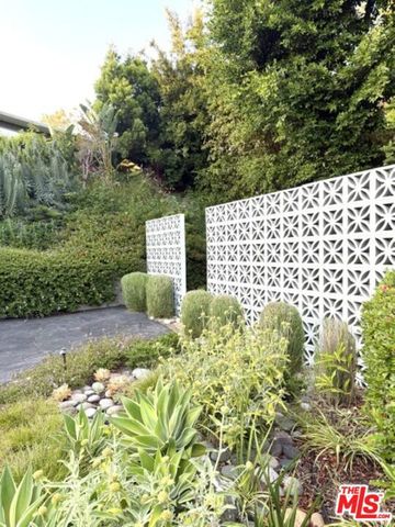 810 Bramble Way, Los Angeles, CA 90049