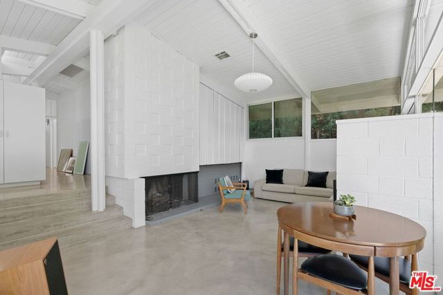 810 Bramble Way, Los Angeles, CA 90049