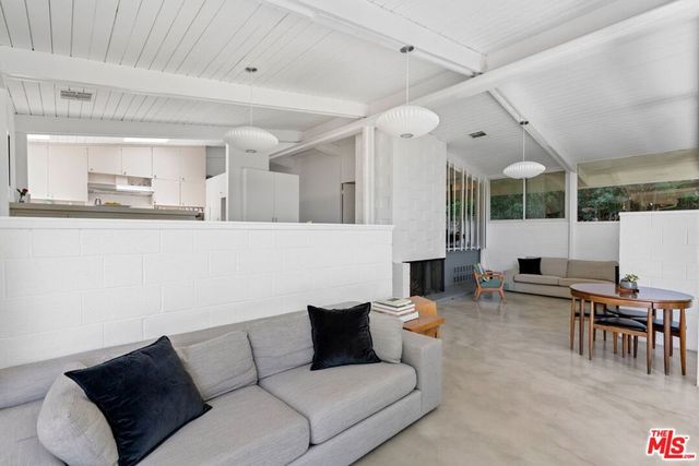 810 Bramble Way, Los Angeles, CA 90049