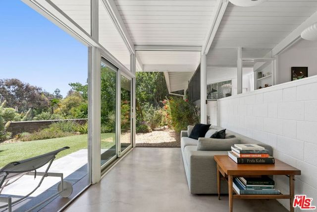 810 Bramble Way, Los Angeles, CA 90049
