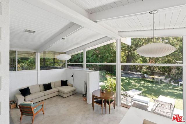 810 Bramble Way, Los Angeles, CA 90049