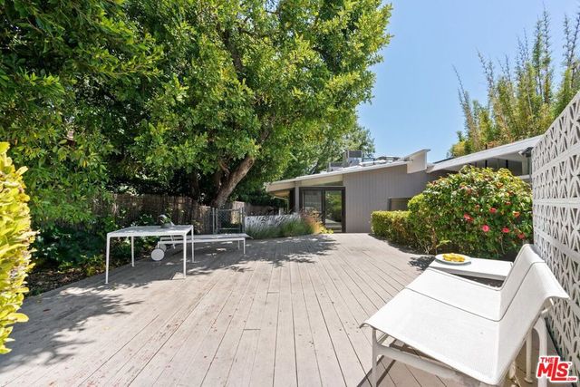 810 Bramble Way, Los Angeles, CA 90049