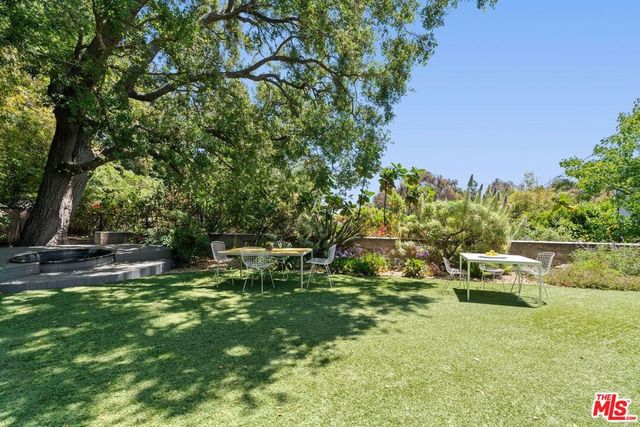 810 Bramble Way, Los Angeles, CA 90049