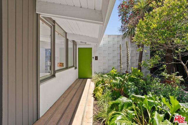 810 Bramble Way, Los Angeles, CA 90049