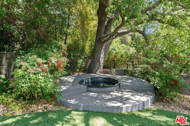 810 Bramble Way, Los Angeles, CA 90049