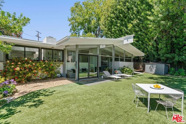 810 Bramble Way, Los Angeles, CA 90049