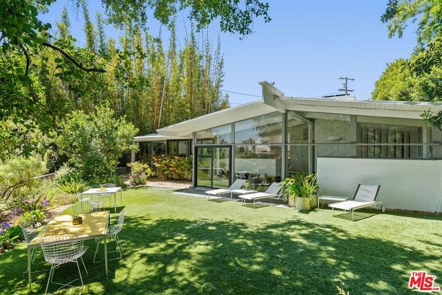 810 Bramble Way, Los Angeles, CA 90049