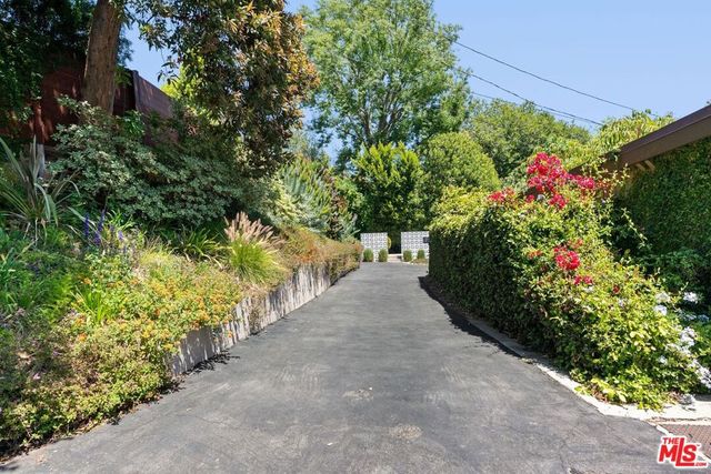 810 Bramble Way, Los Angeles, CA 90049