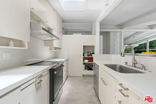810 Bramble Way, Los Angeles, CA 90049