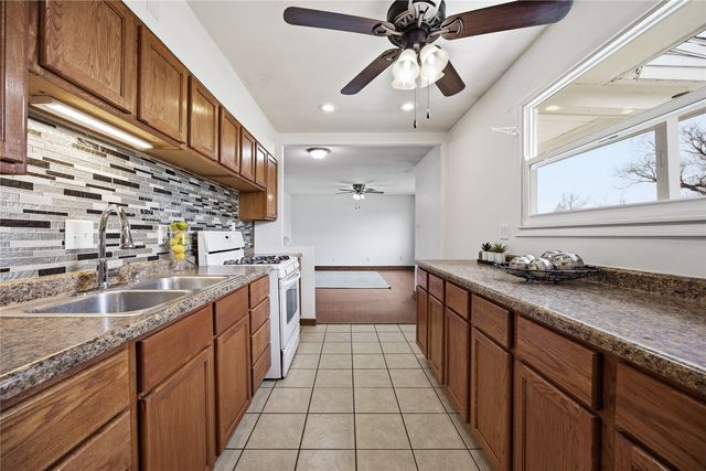 1051 Clifton Street NE, Cedar Rapids, IA 52402