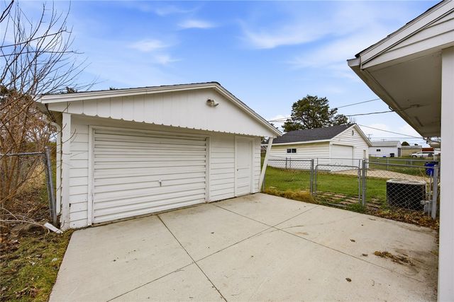 1051 Clifton Street NE, Cedar Rapids, IA 52402