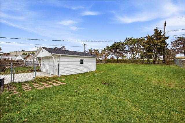 1051 Clifton Street NE, Cedar Rapids, IA 52402