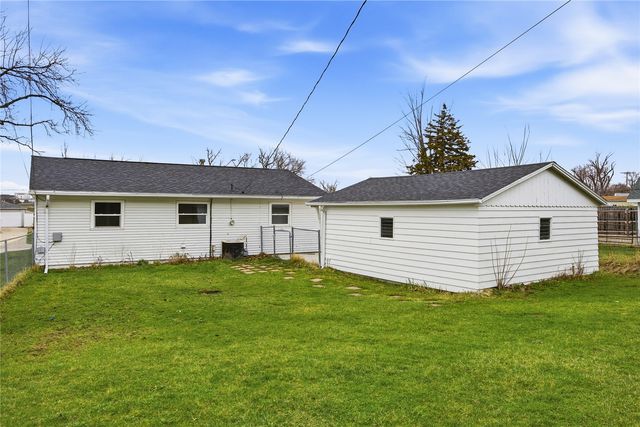 1051 Clifton Street NE, Cedar Rapids, IA 52402