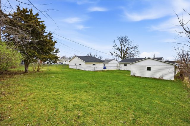 1051 Clifton Street NE, Cedar Rapids, IA 52402