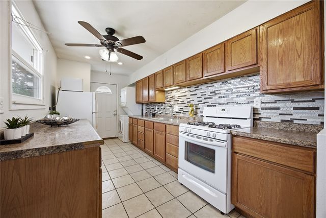 1051 Clifton Street NE, Cedar Rapids, IA 52402