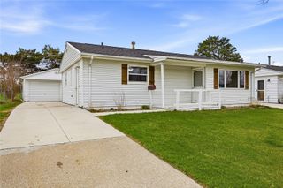 1051 Clifton Street NE, Cedar Rapids, IA 52402