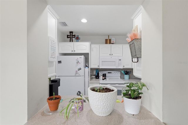 216 GLOUCESTER BOULEVARD 216, Sun City Center, FL 33573