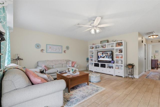 216 GLOUCESTER BOULEVARD 216, Sun City Center, FL 33573