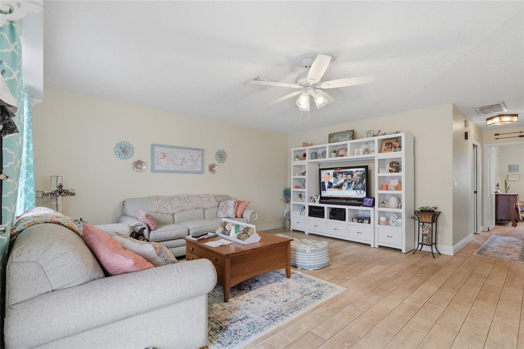 Image 6 of property listing at 216 GLOUCESTER BOULEVARD 216, Sun City Center, FL 33573