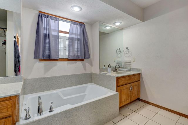 207 N Meadow Street, Nixa, MO 65714