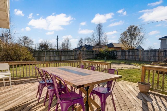 207 N Meadow Street, Nixa, MO 65714