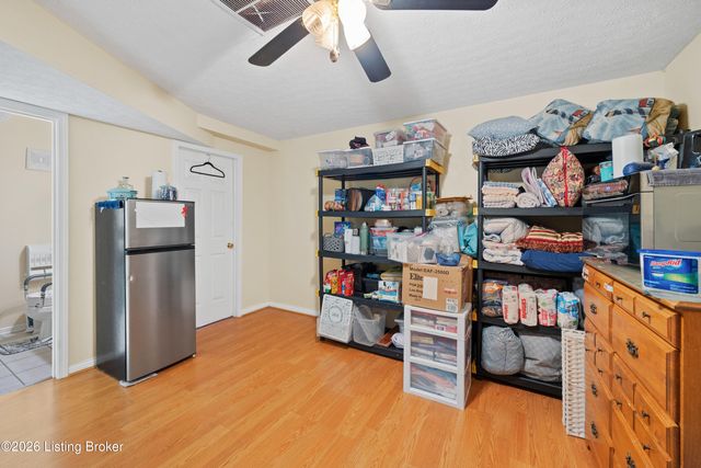 48 Hunters Trace, Taylorsville, KY 40071