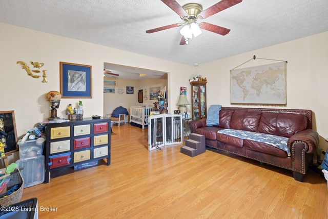 48 Hunters Trace, Taylorsville, KY 40071