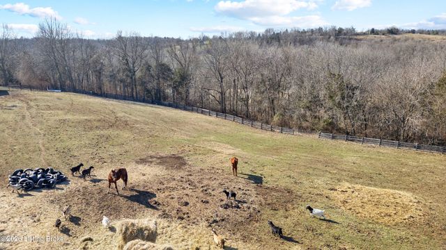 48 Hunters Trace, Taylorsville, KY 40071