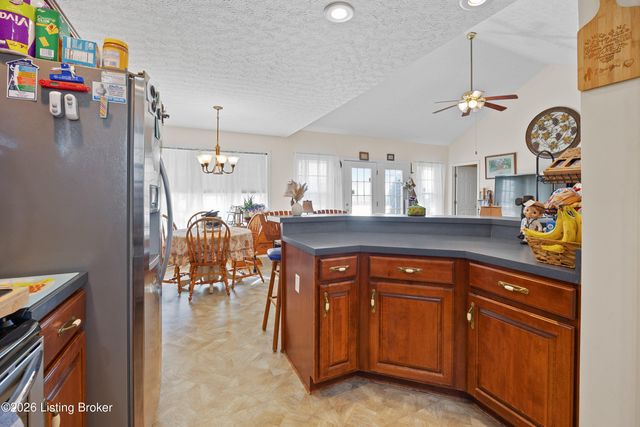 48 Hunters Trace, Taylorsville, KY 40071