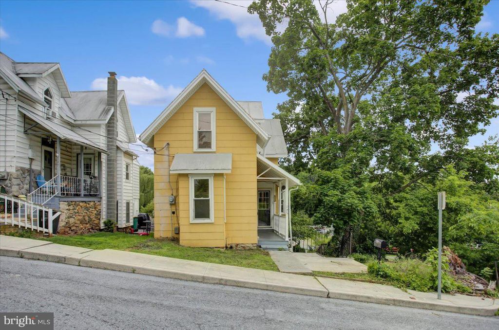 125 COTTAGE STREET, Waynesboro, PA 17268