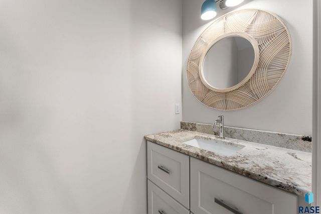 106 N Bryggen Pl Place, Sioux Falls, SD 57107