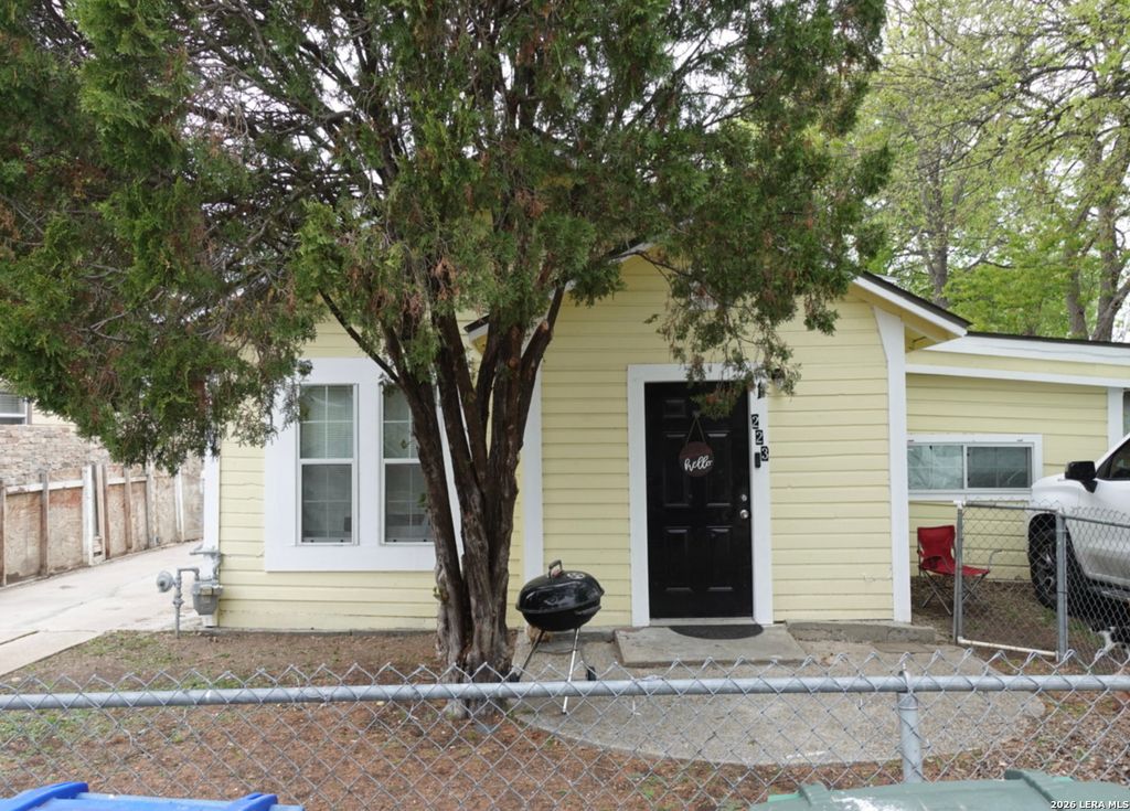 223 BEE ST, San Antonio, TX 78208