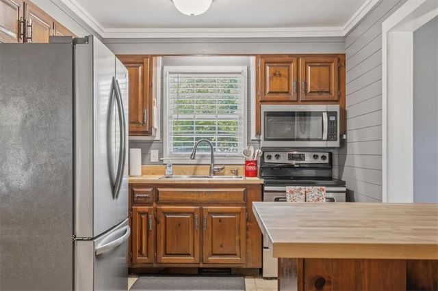 395 Dewberry Lane SE, Lindale, GA 30147