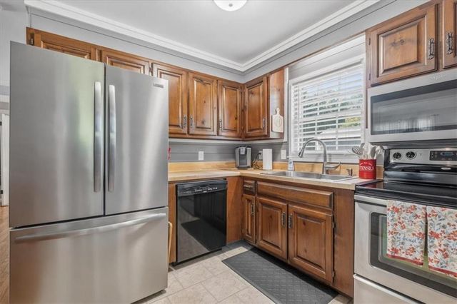 395 Dewberry Lane SE, Lindale, GA 30147