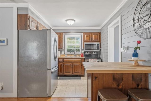 395 Dewberry Lane SE, Lindale, GA 30147