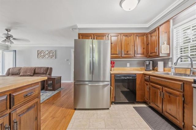 395 Dewberry Lane SE, Lindale, GA 30147