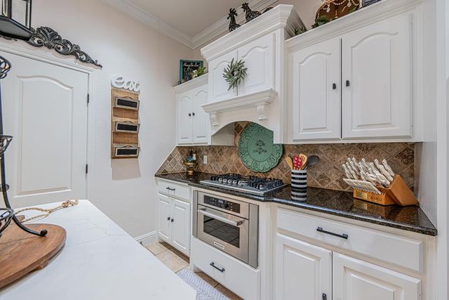 5304 London, Midland, TX 79707