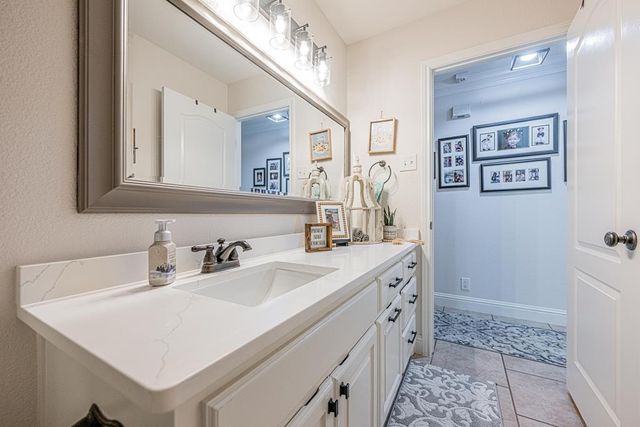 5304 London, Midland, TX 79707