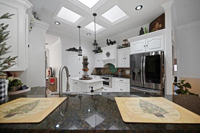 5304 London, Midland, TX 79707