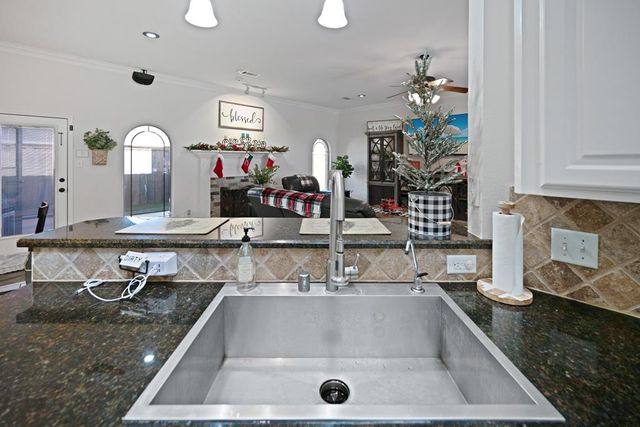 5304 London, Midland, TX 79707