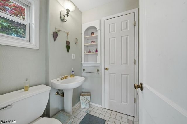 716 Colonial Rd, Franklin Lakes Boro, NJ 07417