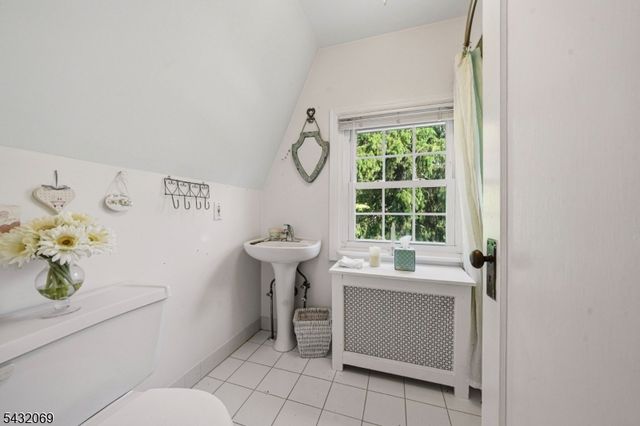 716 Colonial Rd, Franklin Lakes Boro, NJ 07417