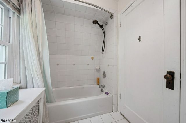 716 Colonial Rd, Franklin Lakes Boro, NJ 07417