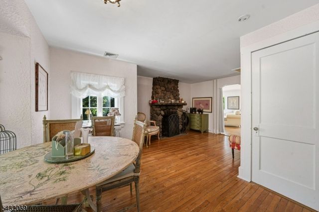 716 Colonial Rd, Franklin Lakes Boro, NJ 07417