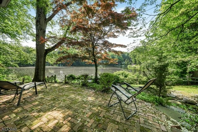 716 Colonial Rd, Franklin Lakes Boro, NJ 07417